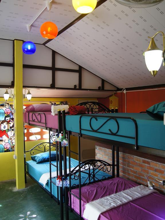 Dorm Des Fleurs Hostel Khao Lak Dış mekan fotoğraf