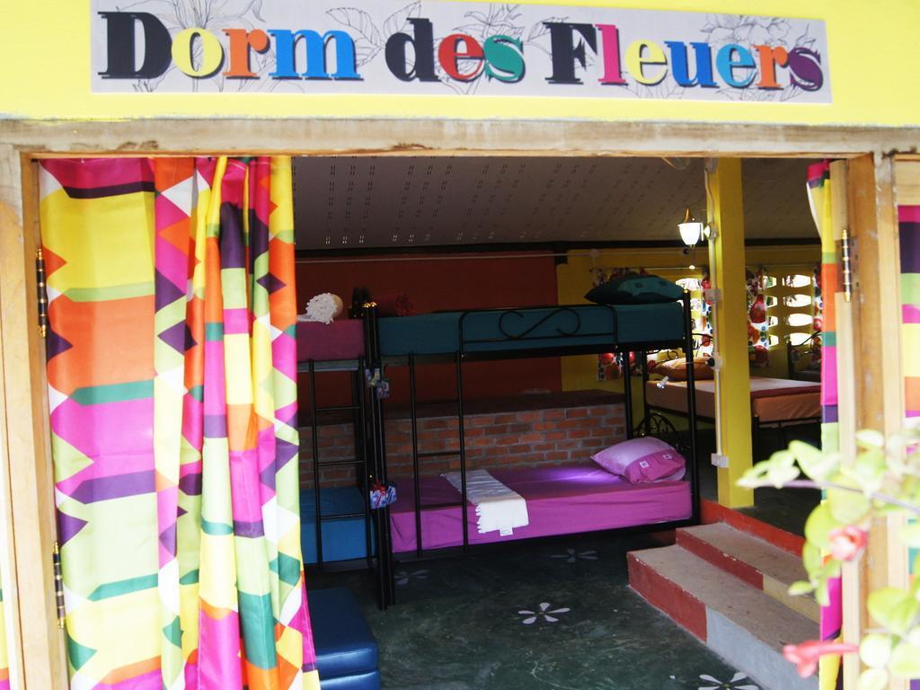 Dorm Des Fleurs Hostel Khao Lak Dış mekan fotoğraf